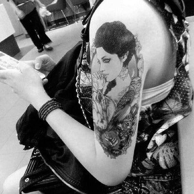 Tatouage éphémère : Woman Wolf B&W - ArtWear Tattoo - Tatouage temporaire