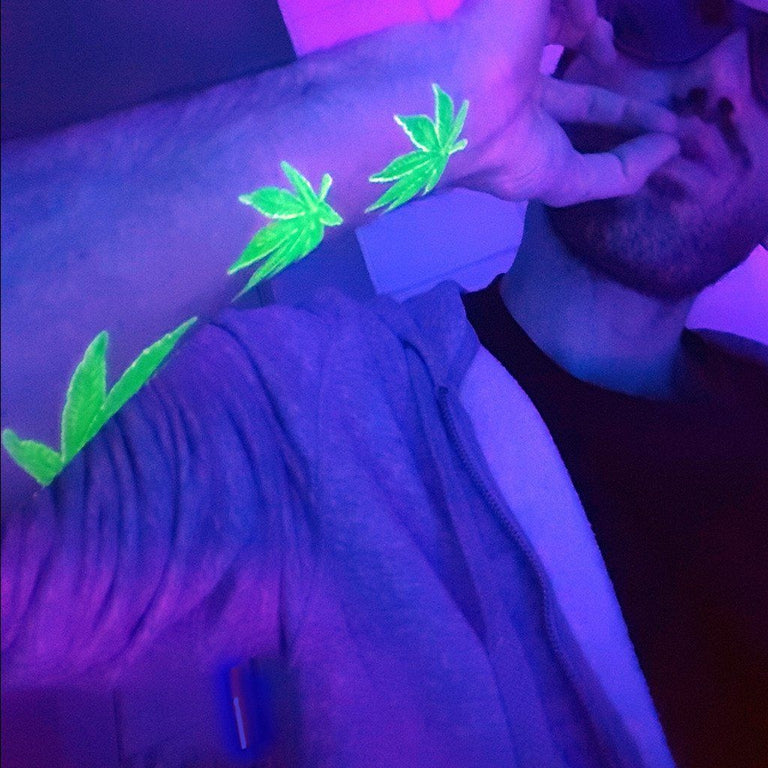 Tatouage éphémère : Glow in the Dark Marijuna Leaf - Pack - ArtWear Tattoo - Tatouage temporaire